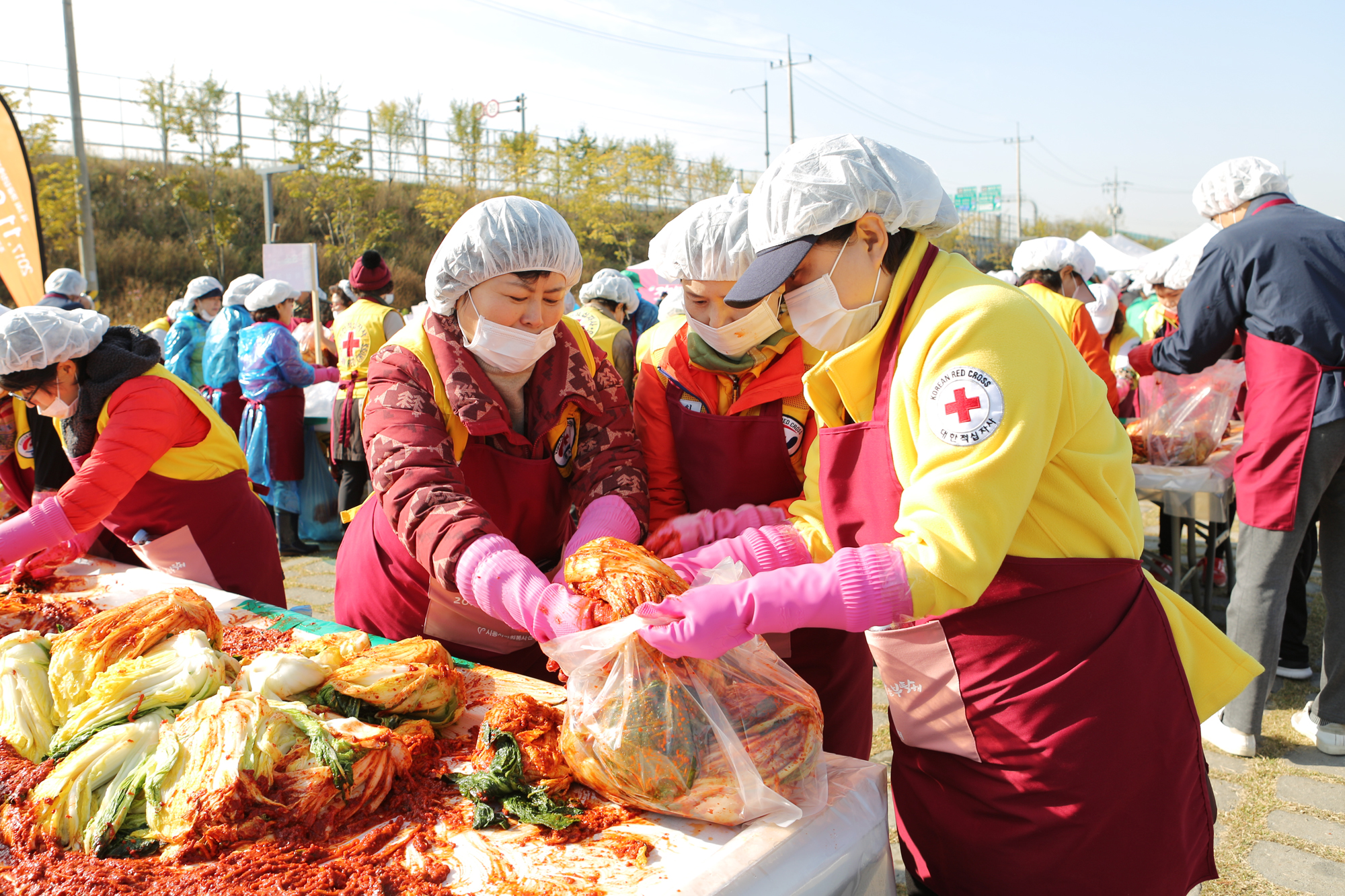 시흥시의회 의원, 사랑의 김장 담그기 봉사활동 펼쳐