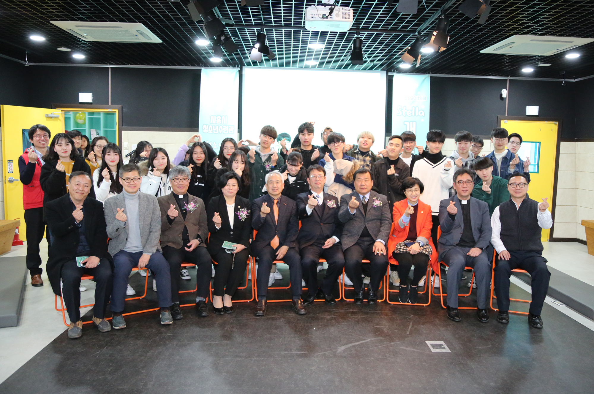 시흥시의회 의원, 청소년수련관 휴카페 개소식 참석