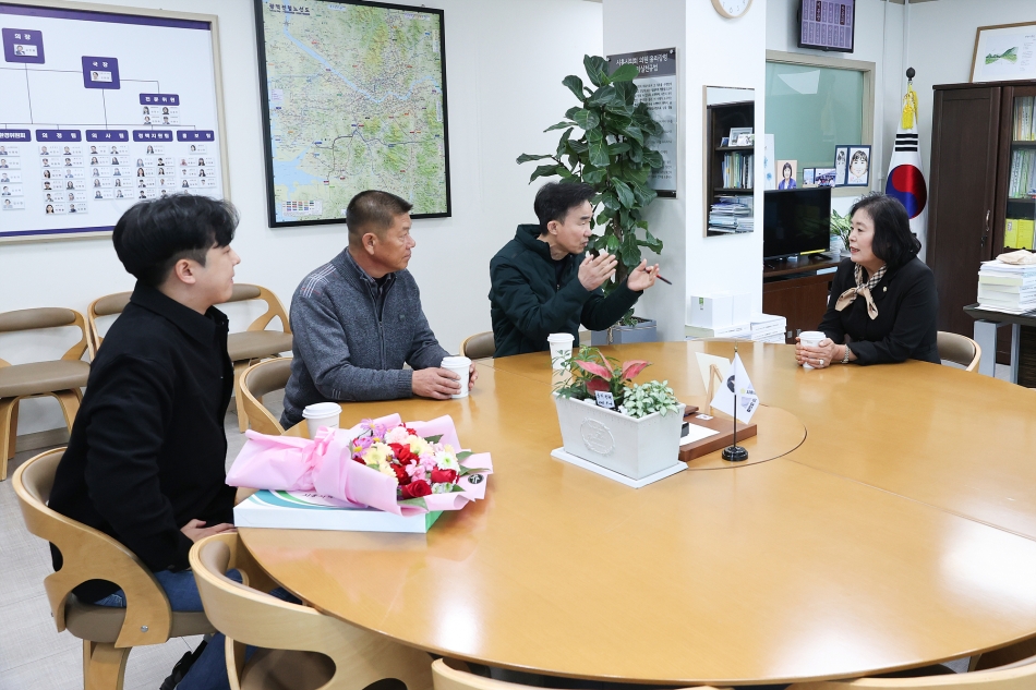 시흥천 새벽봉사단 의장 표창 전달_3